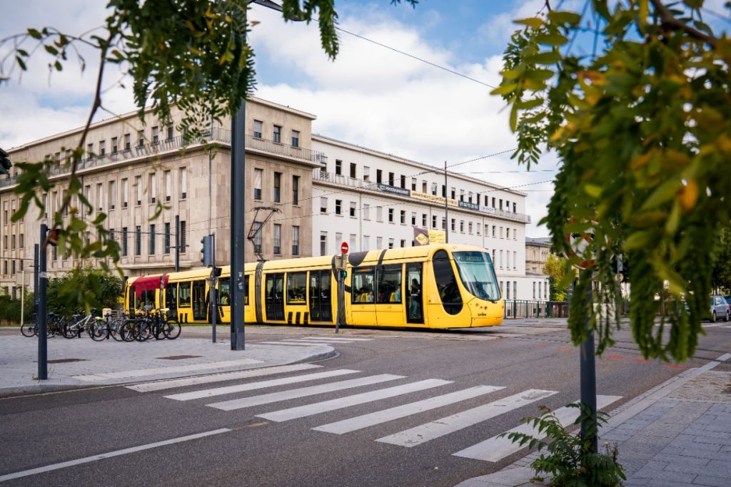 Tram Soléa en circulation sur le réseau à Mulhouse